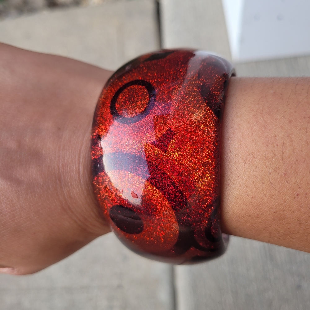 VINTAGE 90's Chunky Lucite Bangle Bracelet - Picture 4 of 5